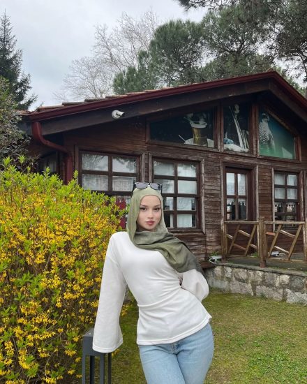 Dinar Escort Poppy